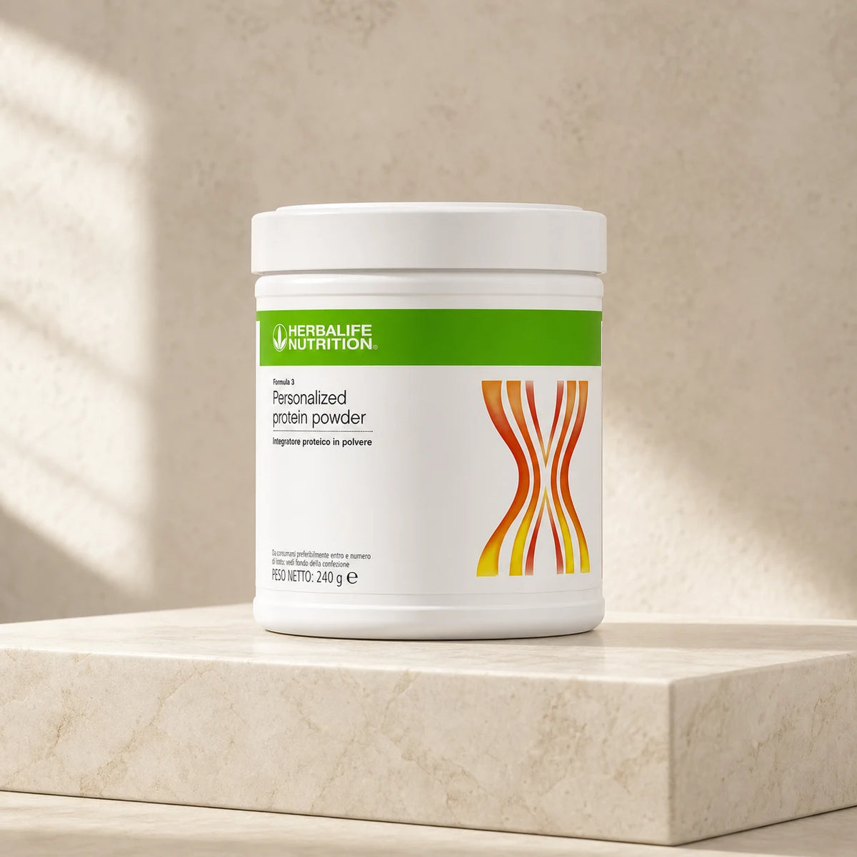 Formula 3 Herbalife Integratore Proteico 240 g su piedistallo in marmo