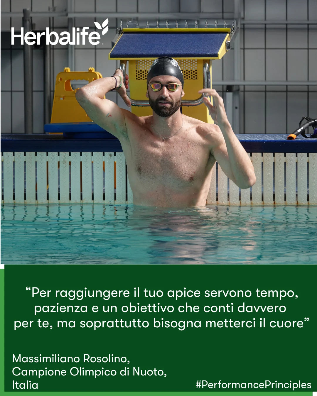 Massimiliano Rosolino in piscina con messaggio motivazionale ufficiale Herbalife